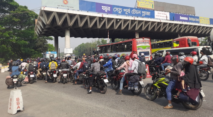 যমুনা সেতুতে মোটরসাইকেলের দীর্ঘ সারি, ২৪ ঘণ্টায় পার হয়েছে ৬ হাজার 